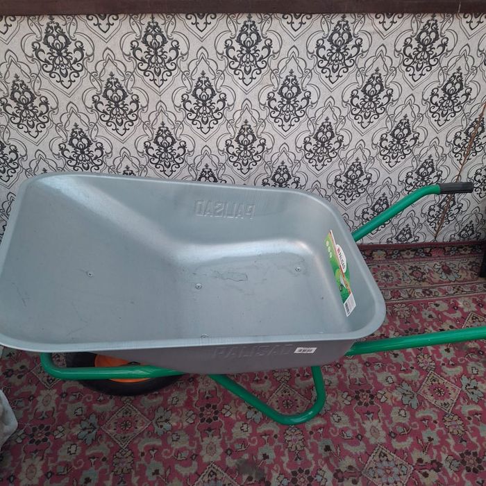 Строительная тележка и колеса