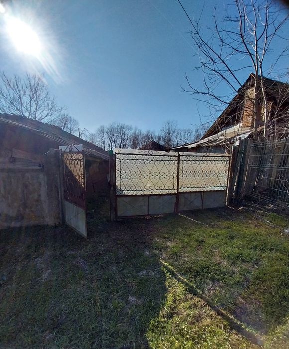 Casa cu teren de vanzare in loc. Floru, jud. Olt