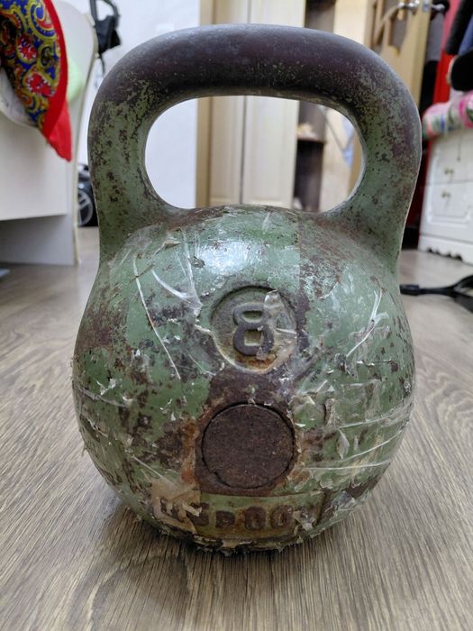 Продам гир 8 кг за 12000тг