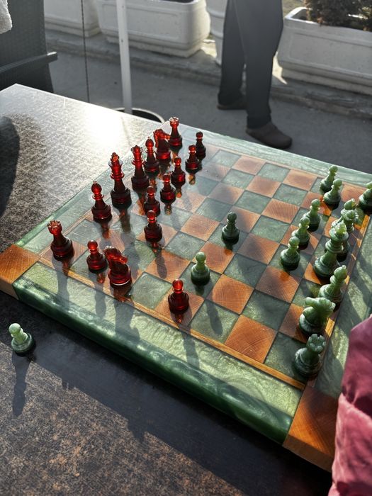 Шах от дърво и епоксидна смола