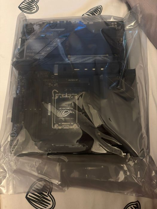 Placa de baza rog Strike z890-E gaming wifi noua