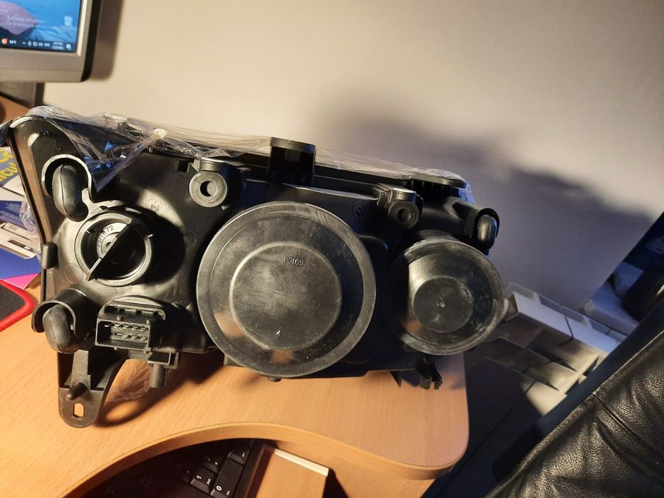 Far stg pentru Saab 1.9 tdi, Vector