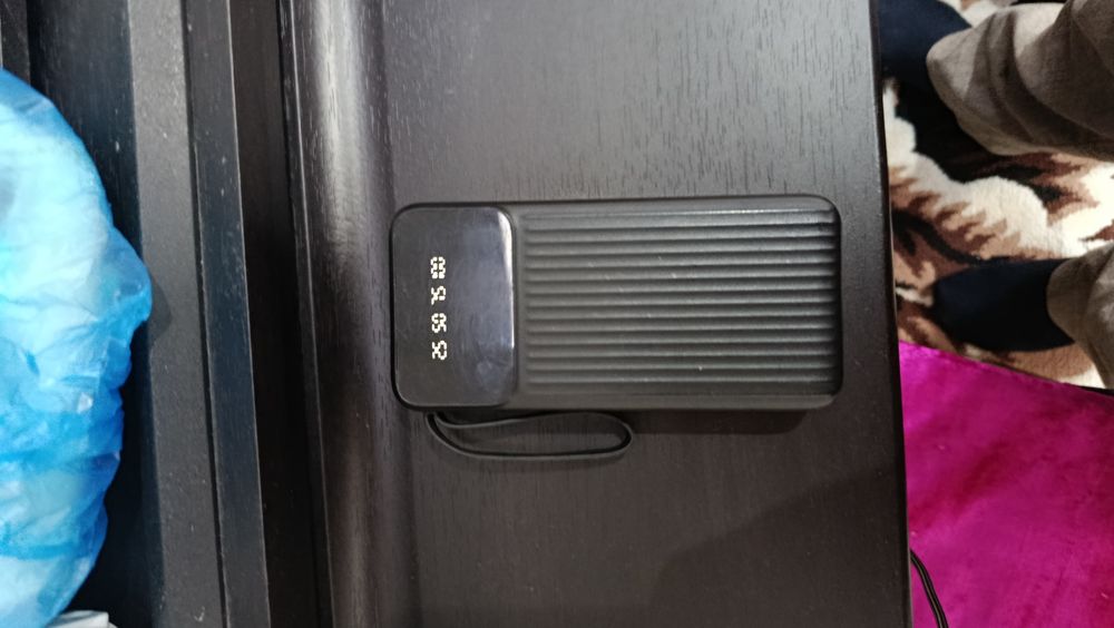 Poverbak telefon quvatlagich