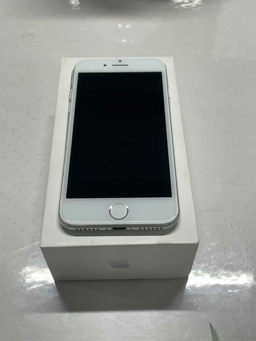 Iphone 7 32 GB Silver С кутия