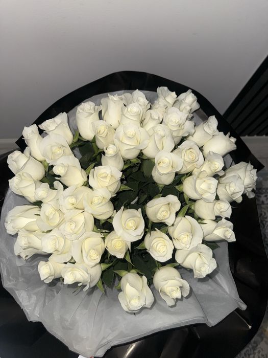 Белые розы ,  свежие ,40 шт