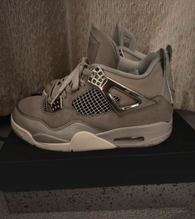 Jordan 4 frozen moments