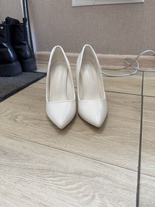 Продам женские туфли.