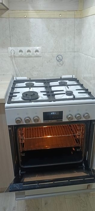 Продам газовую плиту