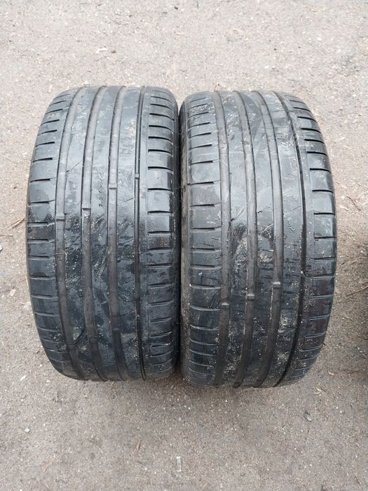 2 шины Nokian 235 45 R17.