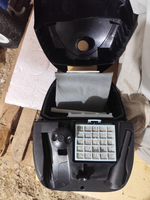 Vând aspirator Bosch Logo