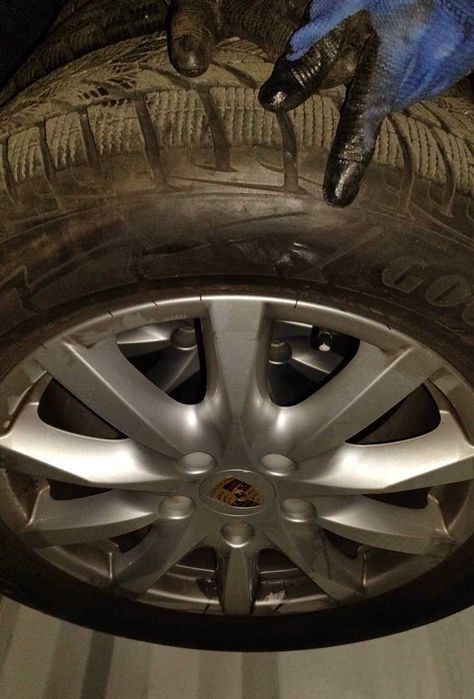 Комплект оригинални джанти за Порше Кайен със зимни гуми R18 Goodyear