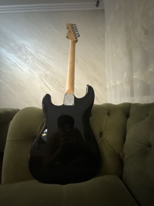 Chitara Fender Squier Bullet Stratocaster si Statie Line6 Spider V 30 MkII