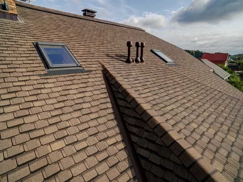 Гибкая черепица шинглас Континент. Металлочерепица, сайдинг, кирпич.