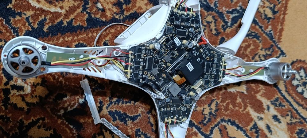 Квадрокоптер DJI Phantom 3 Professional на запчасти