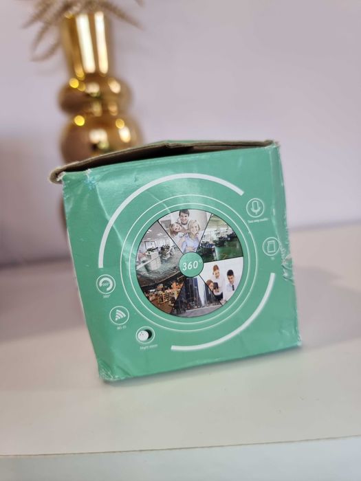 Въртяща се WIFI камера за фасунга FULL HD, 360°