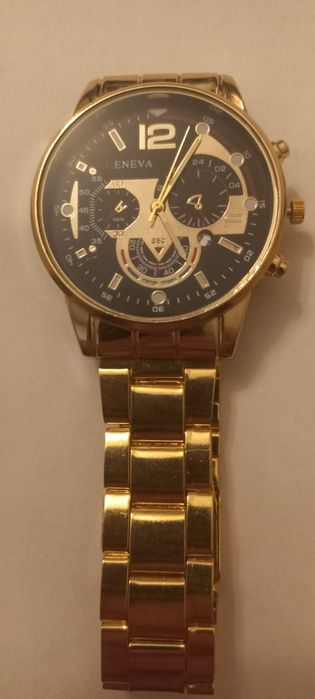 Часы наручные кварцевые.