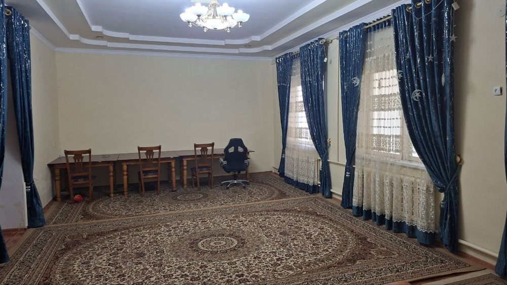 Продаётся  дом с большой территорией