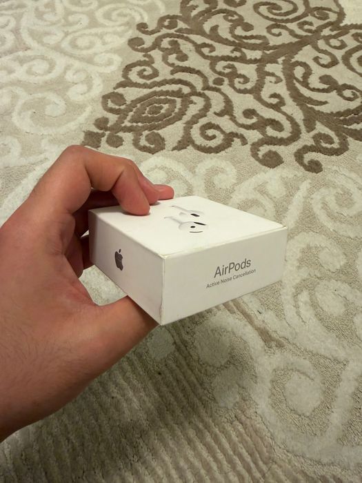 Airpods 4 with Active Noise Cancellation