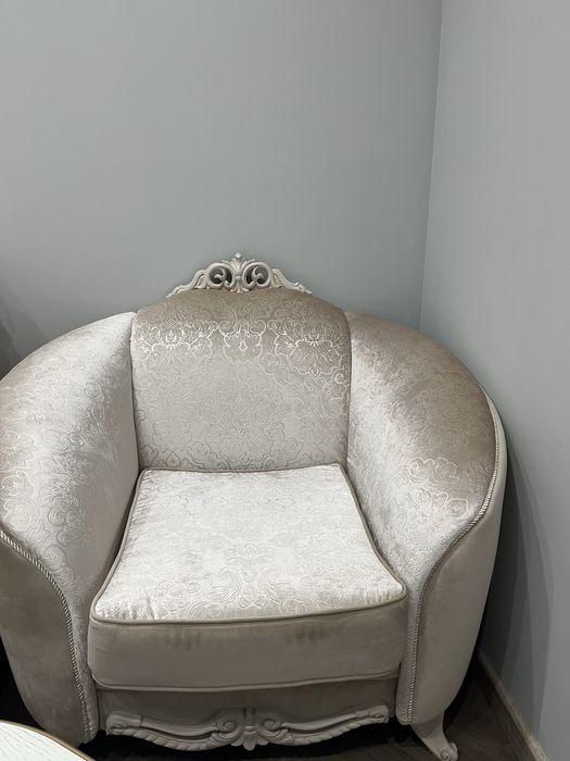 Продам кресло и столик