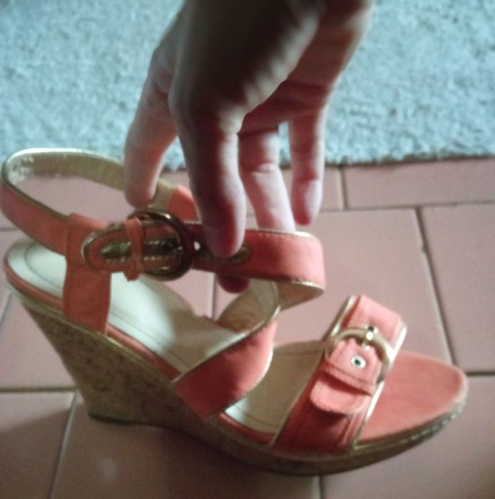 Sandale foarte drăguțe