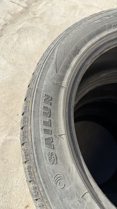 Продам комплект зимних шин 235/55/19