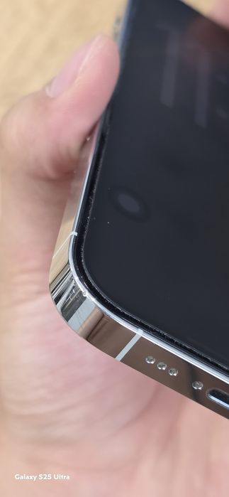 Iphone 14 pro 128 есть снизу чёрное пятно