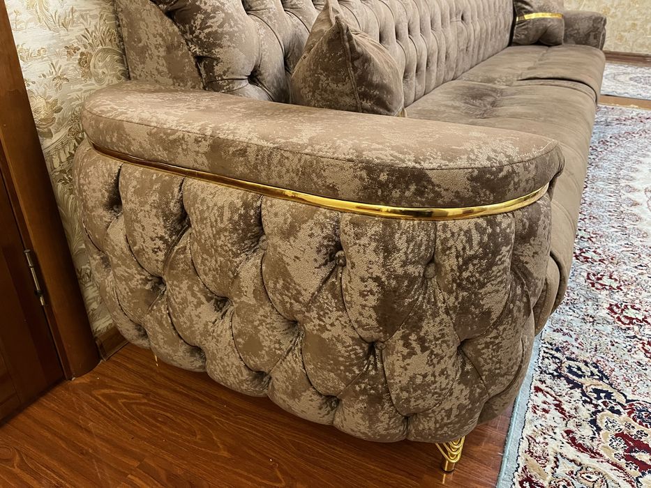 Срочно продаем диван !