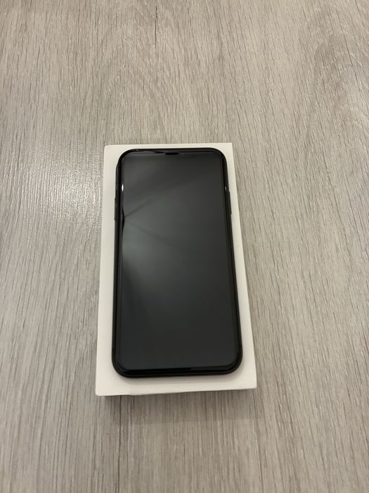 Vand Iphone 11 impecabil