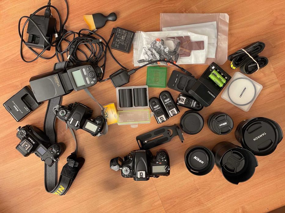 Продава се голям комплект употребявана фотографска техника