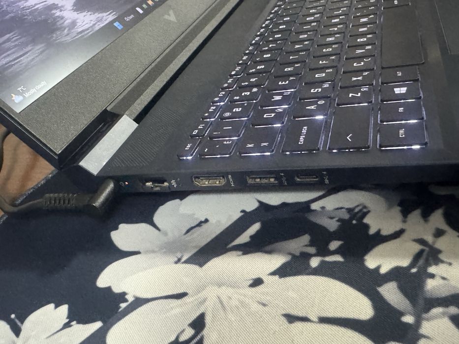 ноутбук HP VICTUS