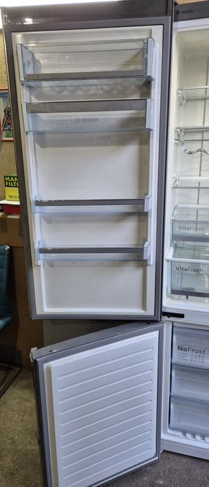 Хладилник с фризер "Bosch" NoFrost,355л.