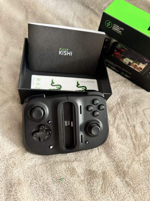 Razer Kishi – controller gaming pentru telefon
