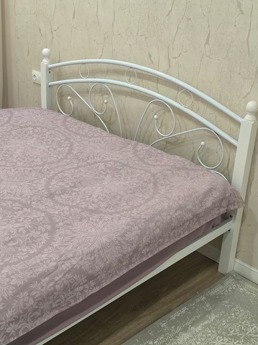 Кровать для спальни