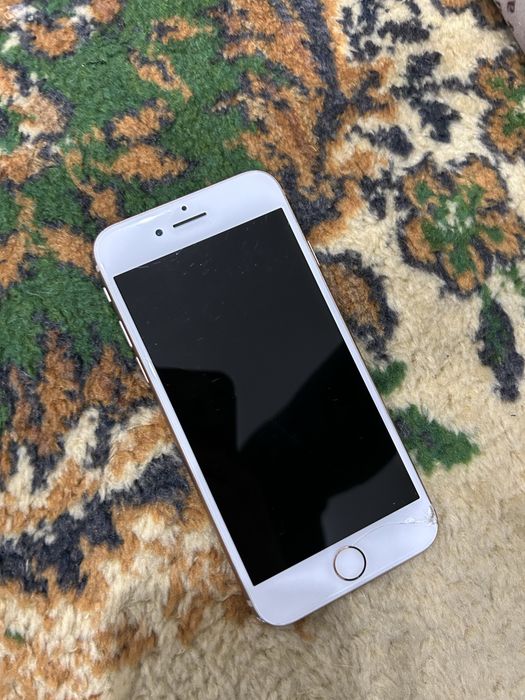 Продам айфон 8