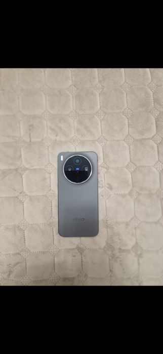 Смартфон Vivo x300 б/у