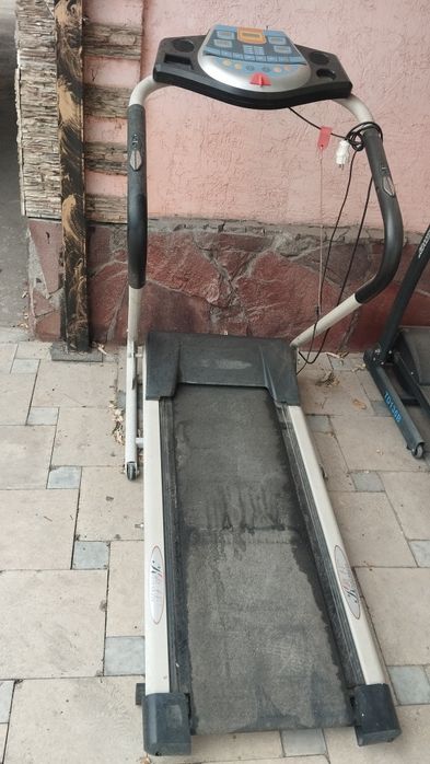 Продам беговую дорожку