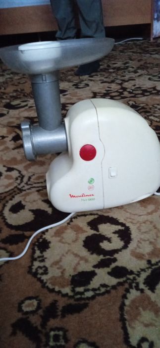 Продам электромясорубку moulinex