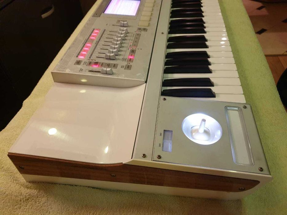 Korg M3 61 синтезатор
