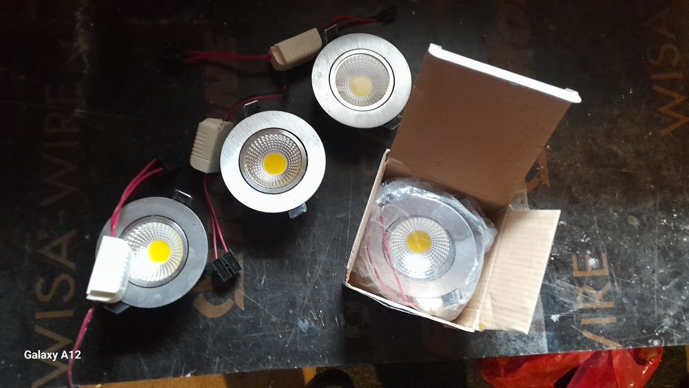 Spoturi și lămpi led