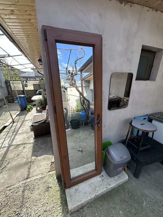 Ușă PVC cu geam – stare foarte bună