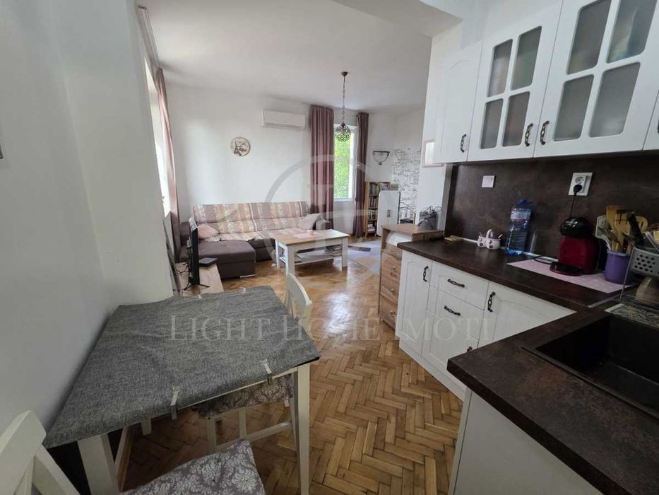 Продава се Едностаен апартамент в Пловдив, Център - 43 кв.м за 2117 €/кв.м - Снимка #7