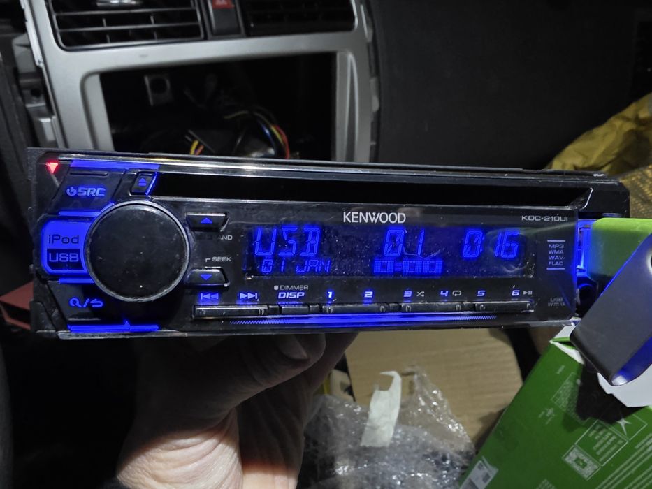 Продавам Kenwood kdc-bt720dab