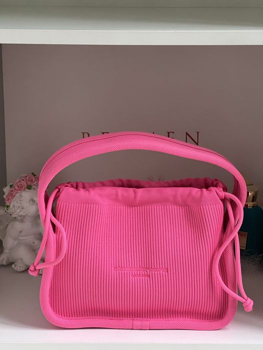 Продам сумочку от Alexander Wang