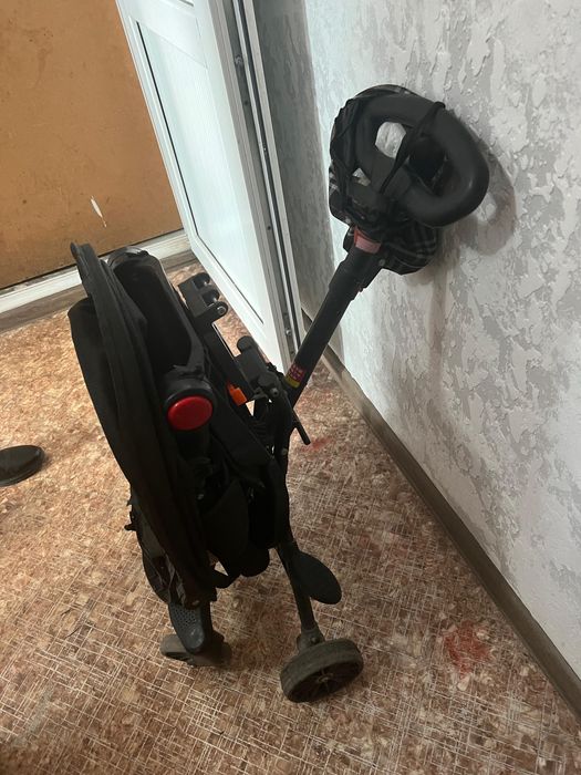 Продается прогулочная каляска.