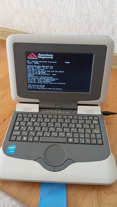 Ноутбук Intel Classmate pc