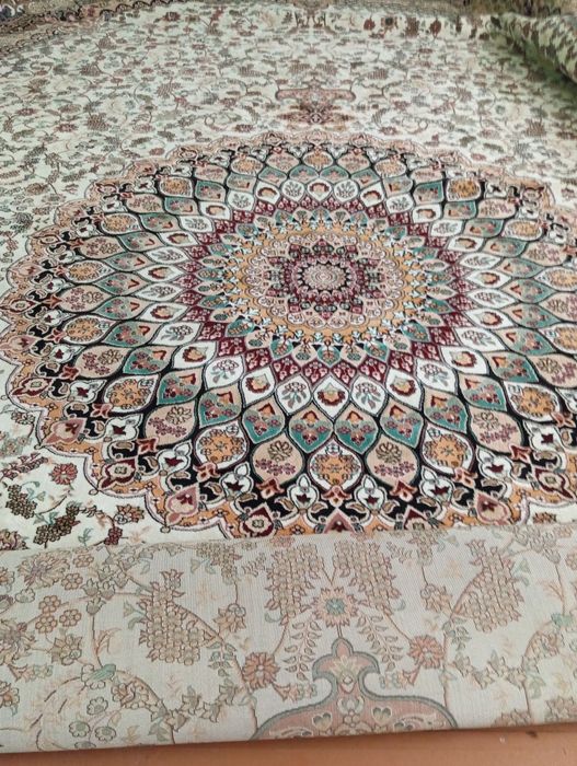 Gilam SAG  yangi, razmeri 5x7