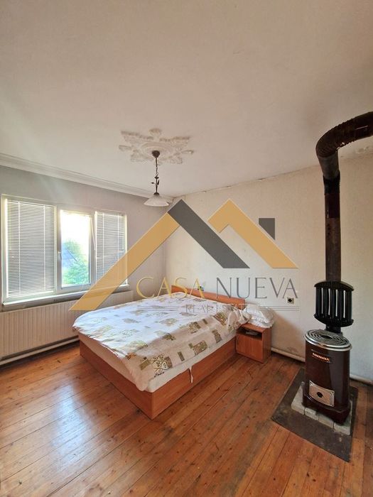 Къща със заведение за бързо хранене в гр.Перник, кв.Църква