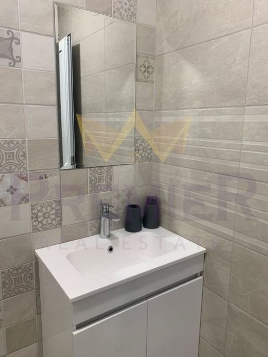 Дава се под наем Тристаен апартамент в Варна, Център - 98 кв.м за 1200 € - Снимка #11