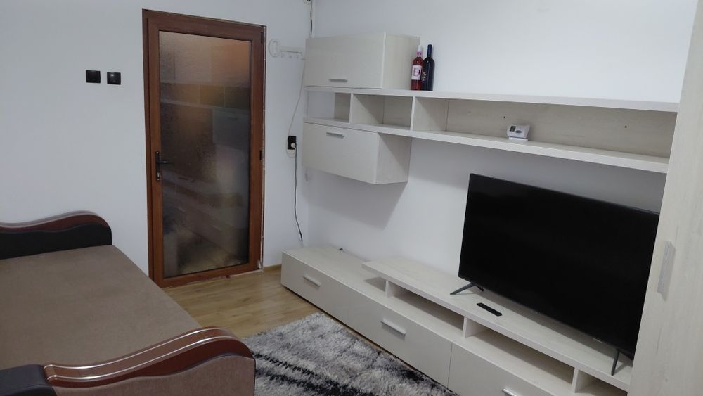 Închiriez Garsoniera