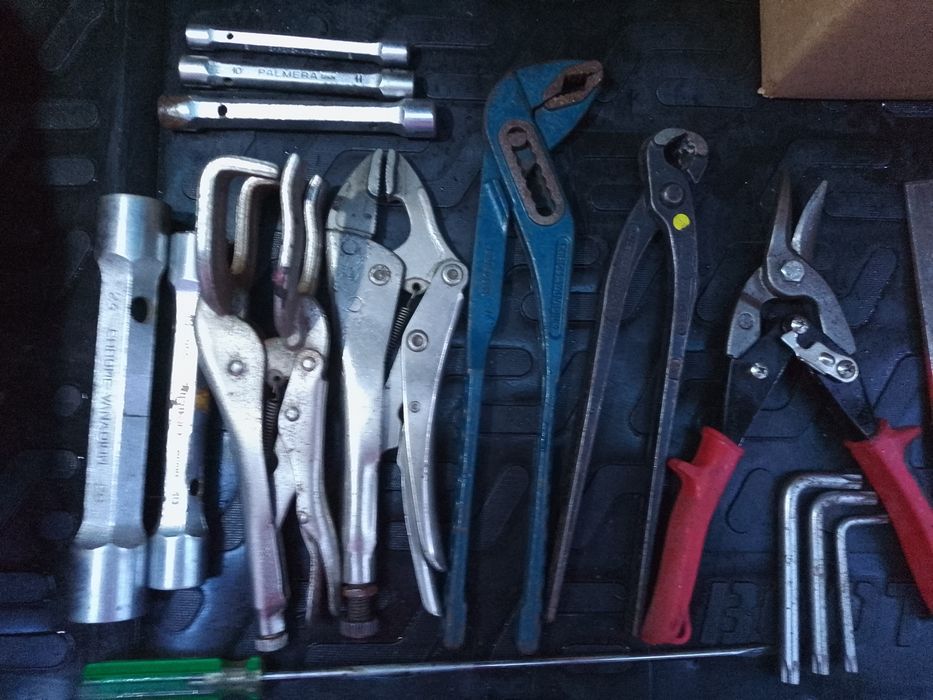 Lot scule profesionale,blocator tinichigerie, tubulare ,șubler foarfec